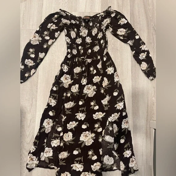 Shyanne Dresses | Shyanne | Off The Shoulder Floral Smocked Country Girl Dress | Color: Brown/White | Size: Small | Monicalaggg's Closet